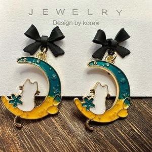 Silver post cat earrings